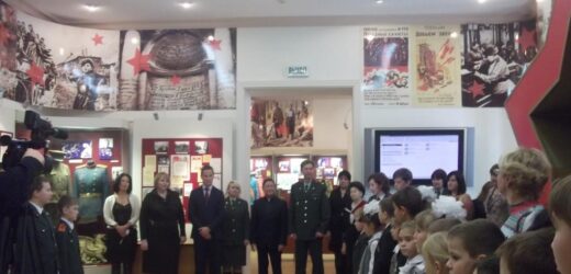 Музей-мемориал Великой Отечественной войны посетили « юные авроровцы»