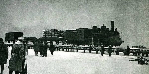 5 февраля 1943 года открылась железнодорожная линия Поляны – Шлиссельбург, названная Дорогой победы.